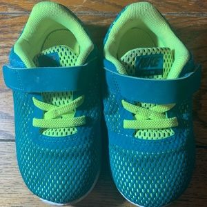 Toddler Nike Free RN shoes